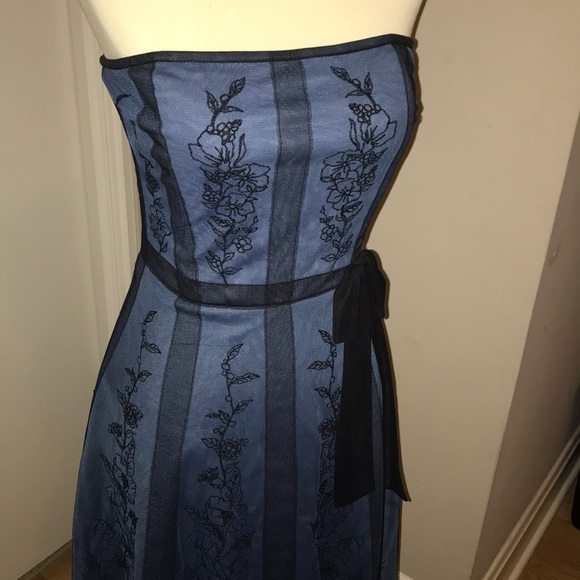 BCBG MAX ARZIA - Picture 2 of 8